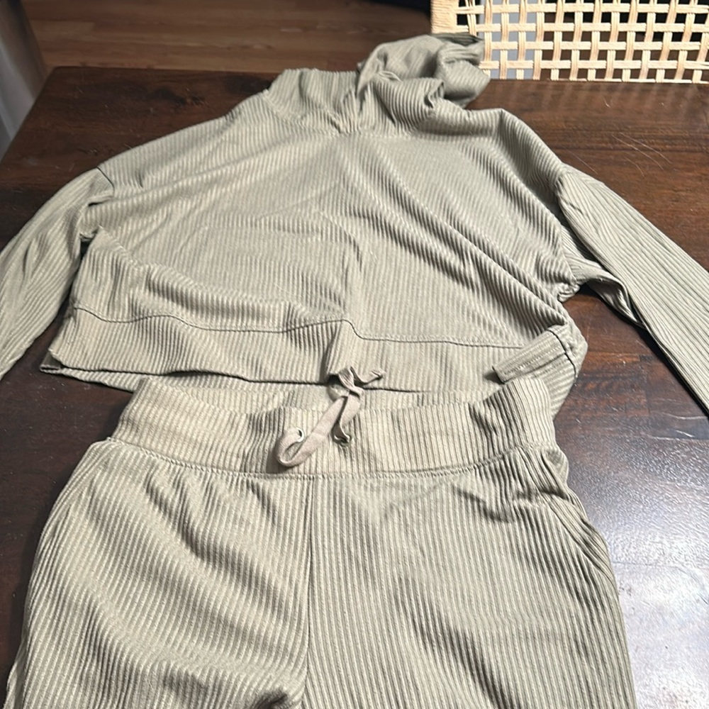 Green set of half hoodie and sweatpants